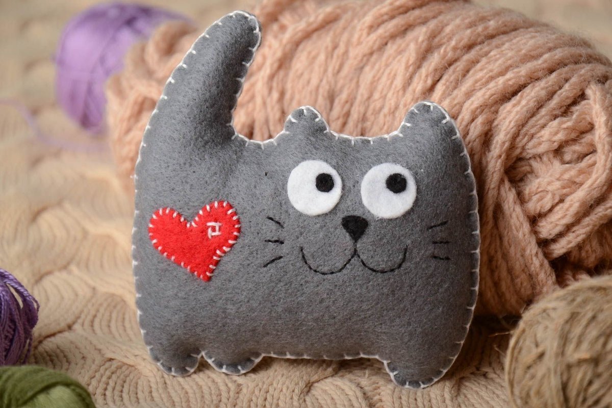 Игрушка из фетра "кот"