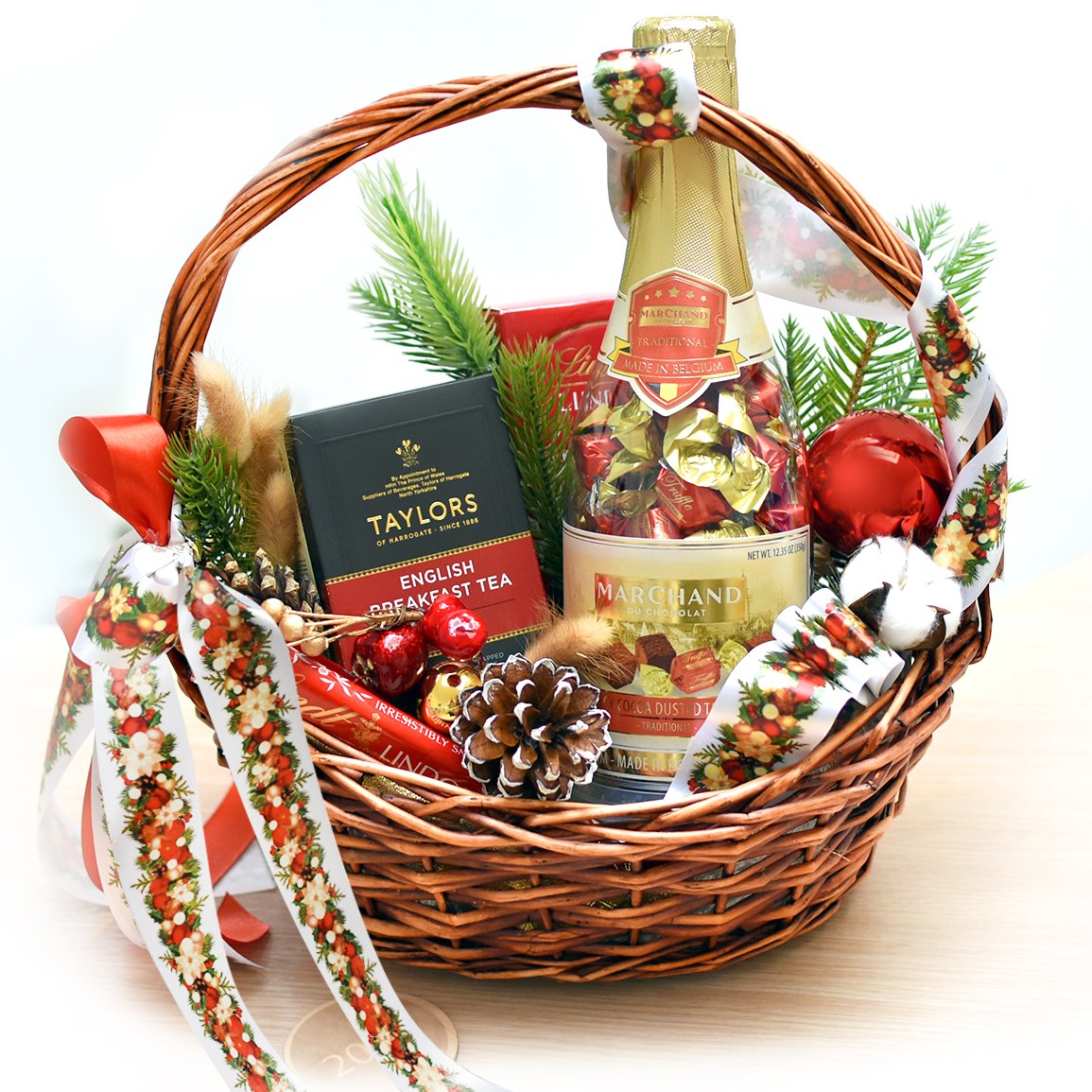 Новогодние корзины подарочные