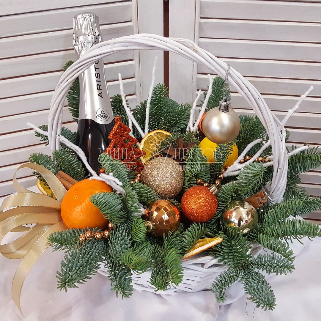 Новогодняя корзина с шампанским