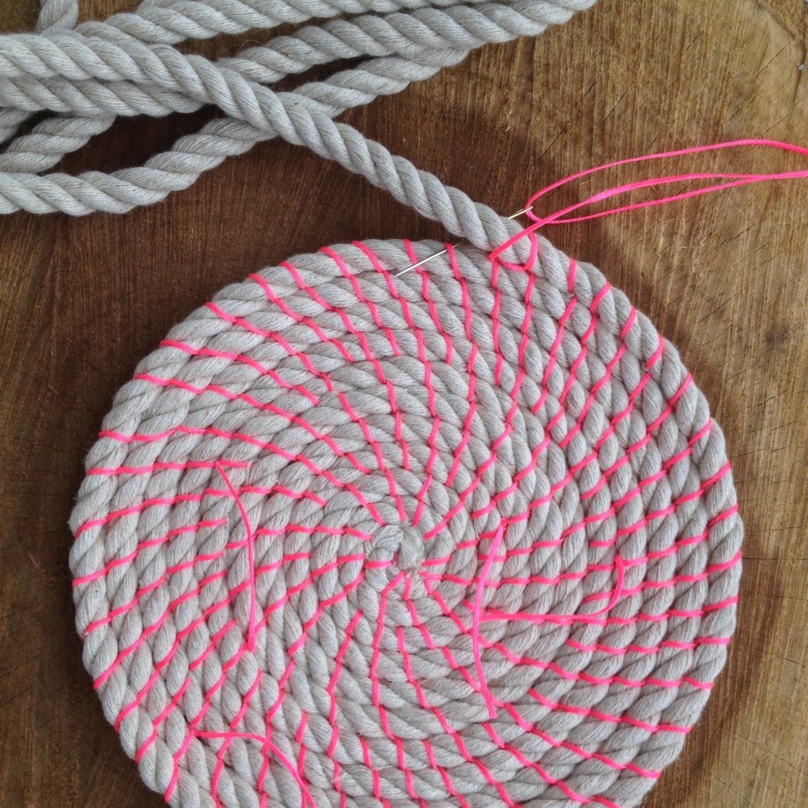 Морской коврик из верёвки или джута: идеи и схемы плетения