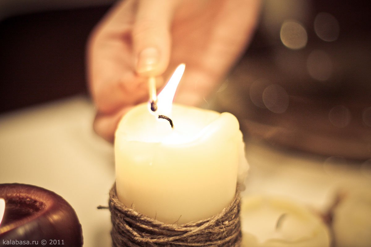 Магия свечей ритуалы. Магические свечи. Ритуалы со свечами. Магические белые свечи. Ритуальные свечи.