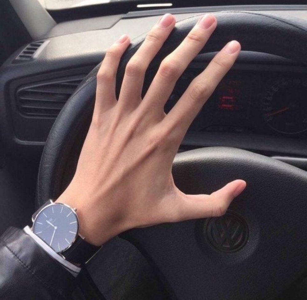 Красивые мужские руки