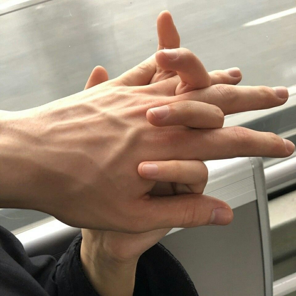 Бледные руки Эстетика