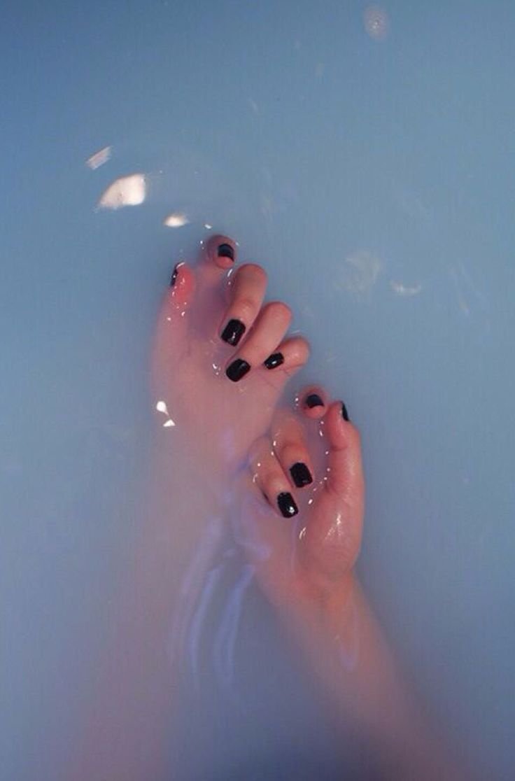 Красивые ногти вода