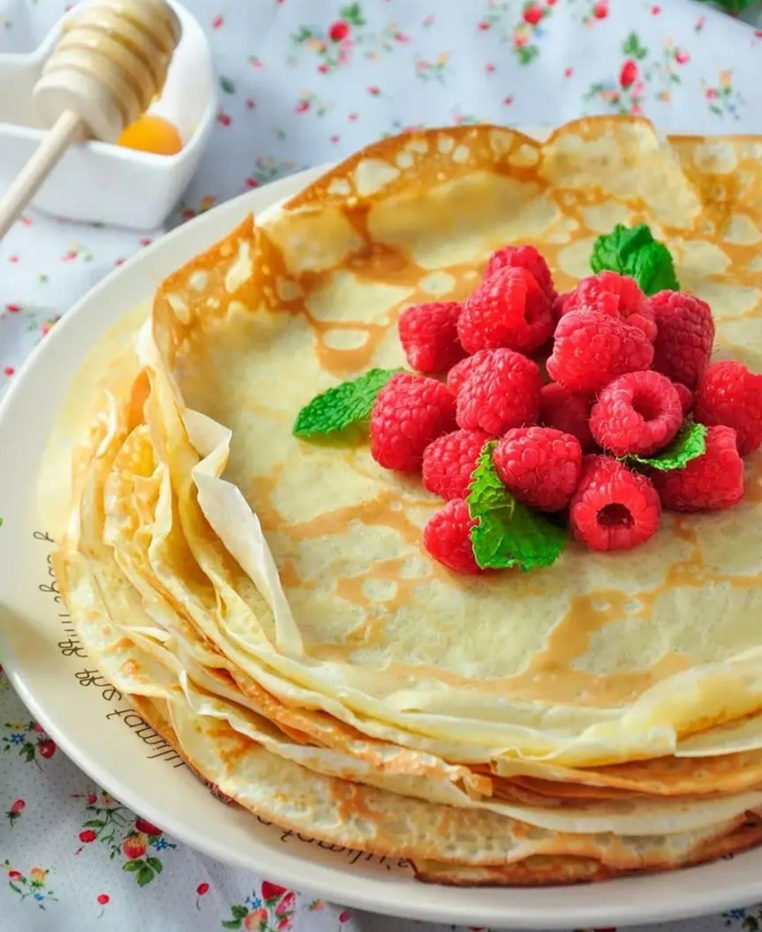 Украшение блинов