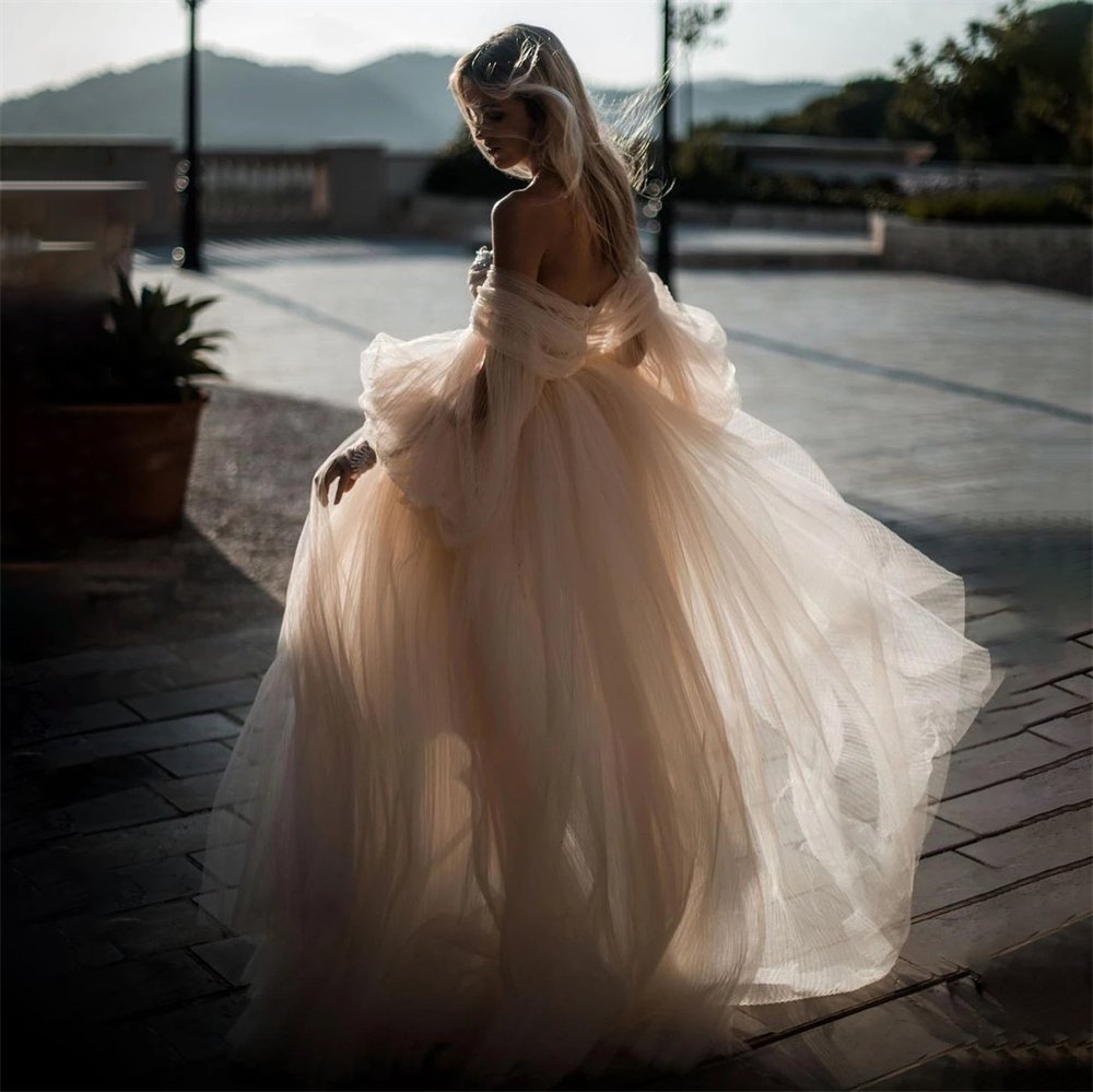 Свадебное платье на ветру