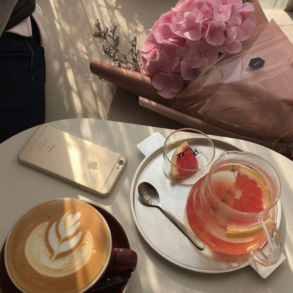 Женское тело в зеркале
