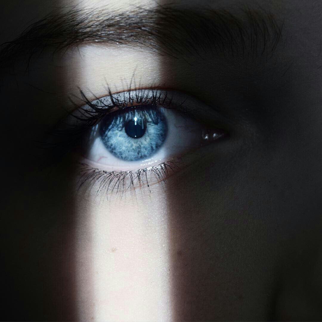 Голубые глаза Эстетика