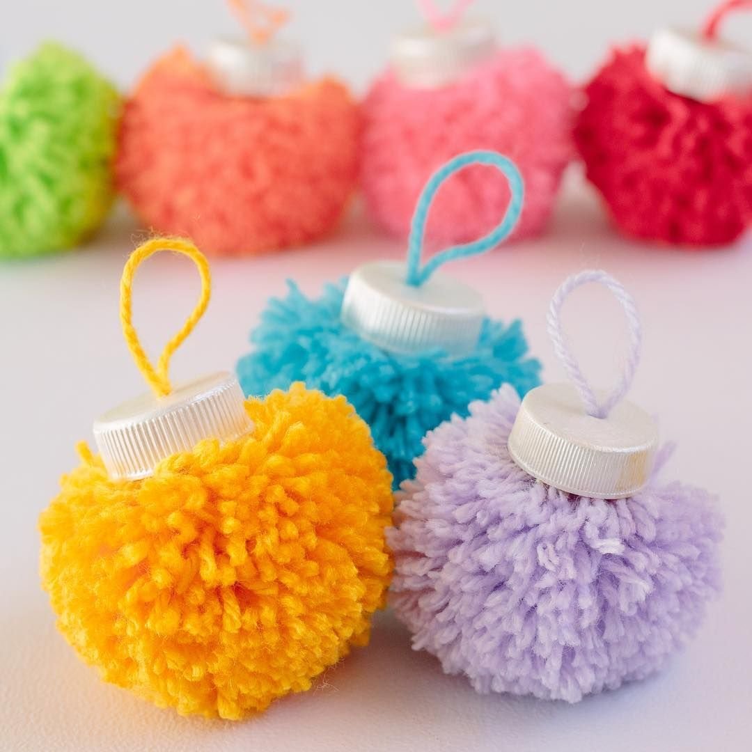 Игрушки из помпонов