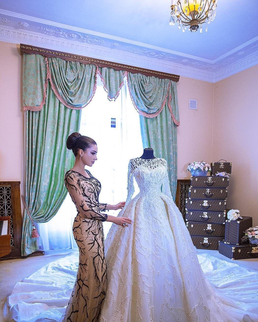 Кавказские девушки в свадебных платьях