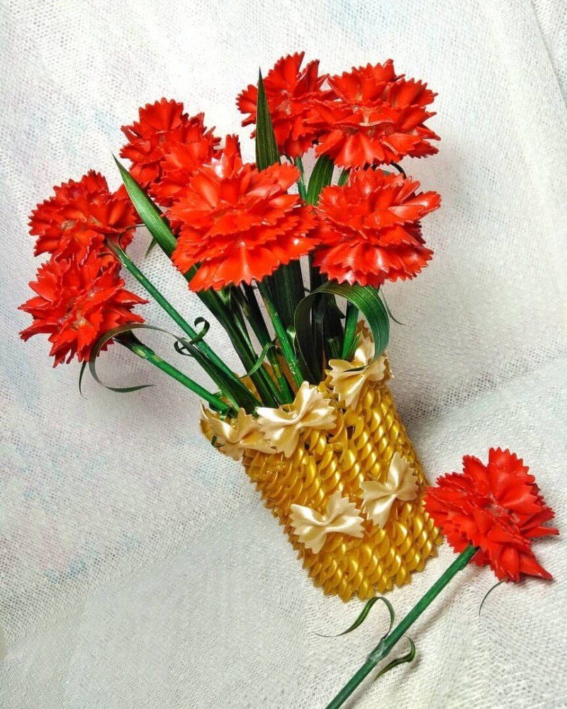 Композиция из макаронных изделий