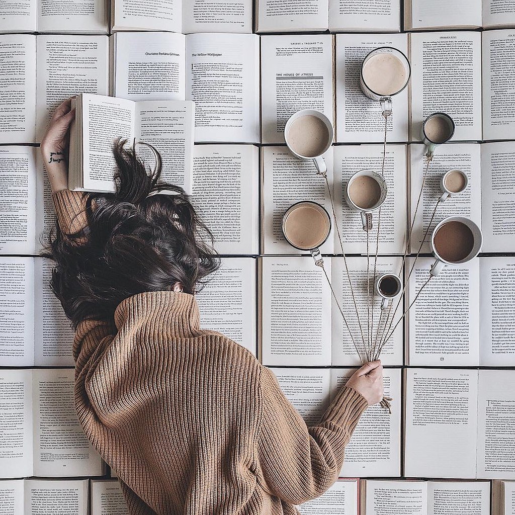 Креативная фотосессия с книгой