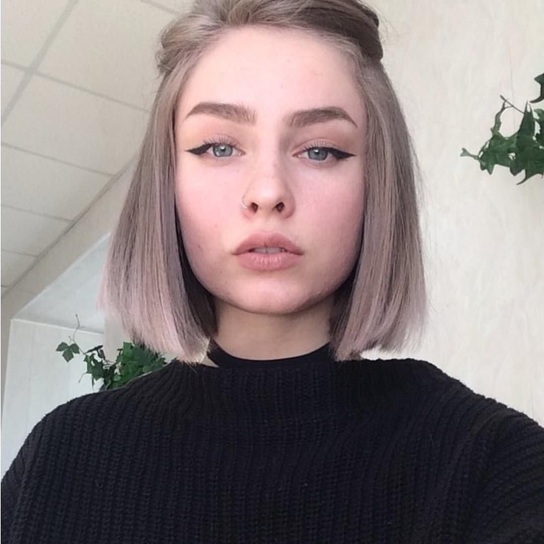 Топовые девушки с каре