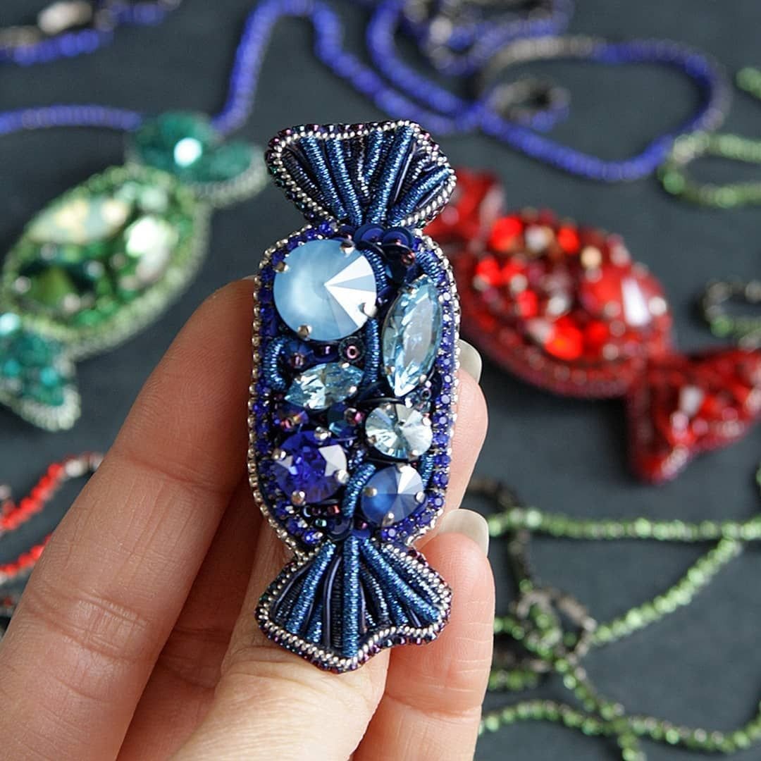Брошки из бисера