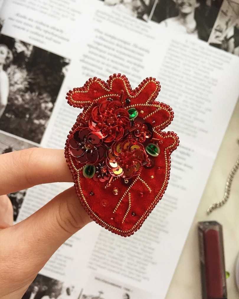 Брошь для кардиолога