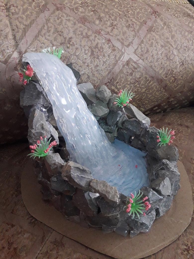 Пристенные водопады из камня