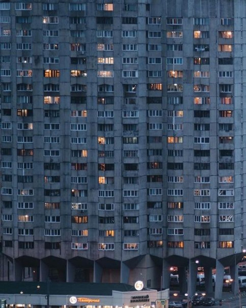 Серые многоэтажки