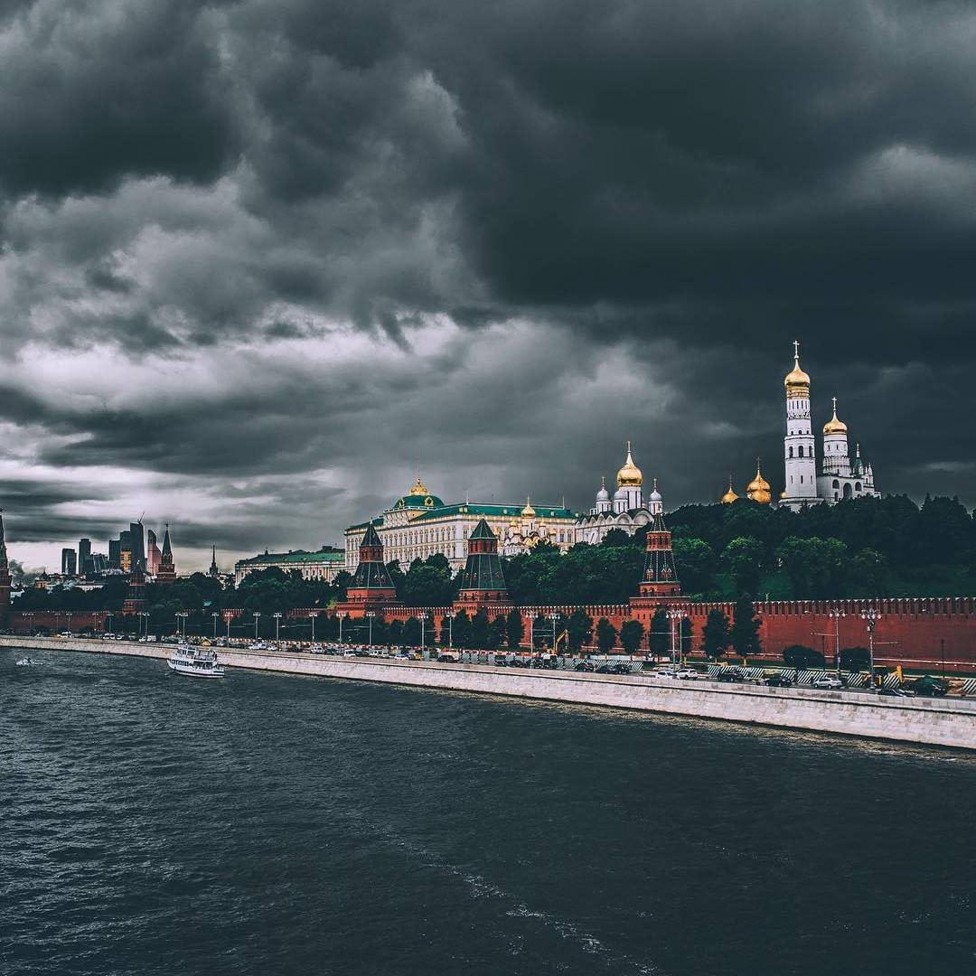 Тучи над Москвой