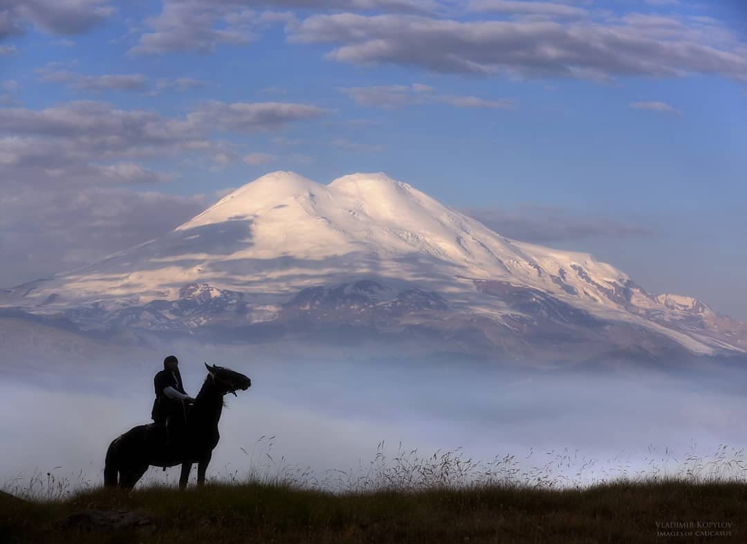 Кавказец в горах