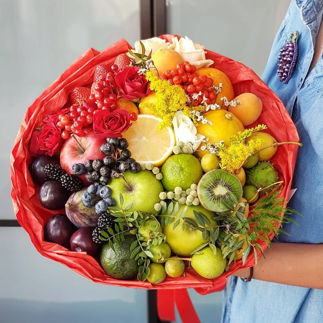 Букет из фруктов и конфет