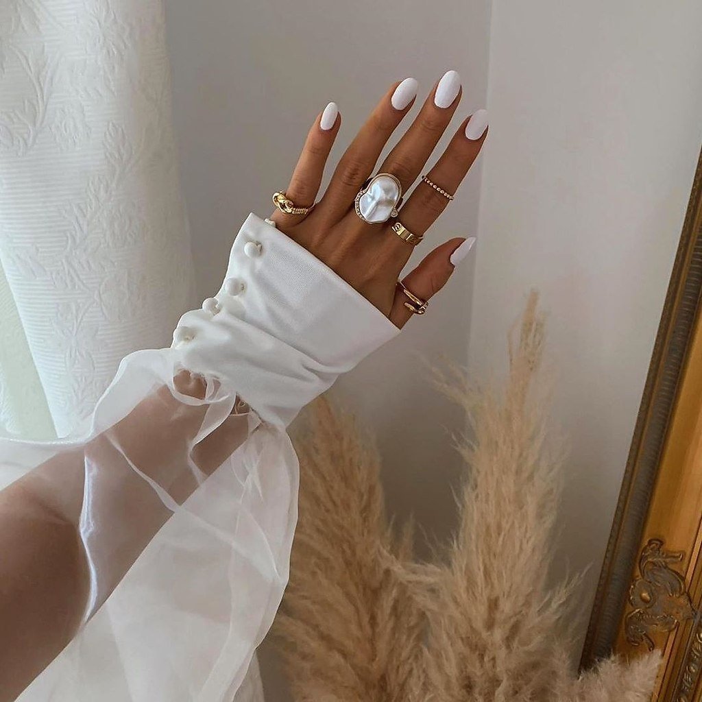 Руки с украшениями Эстетика