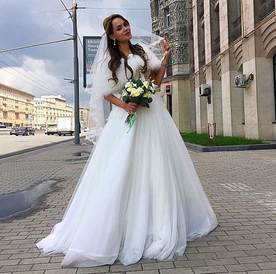Анна Калашникова в свадебном платье
