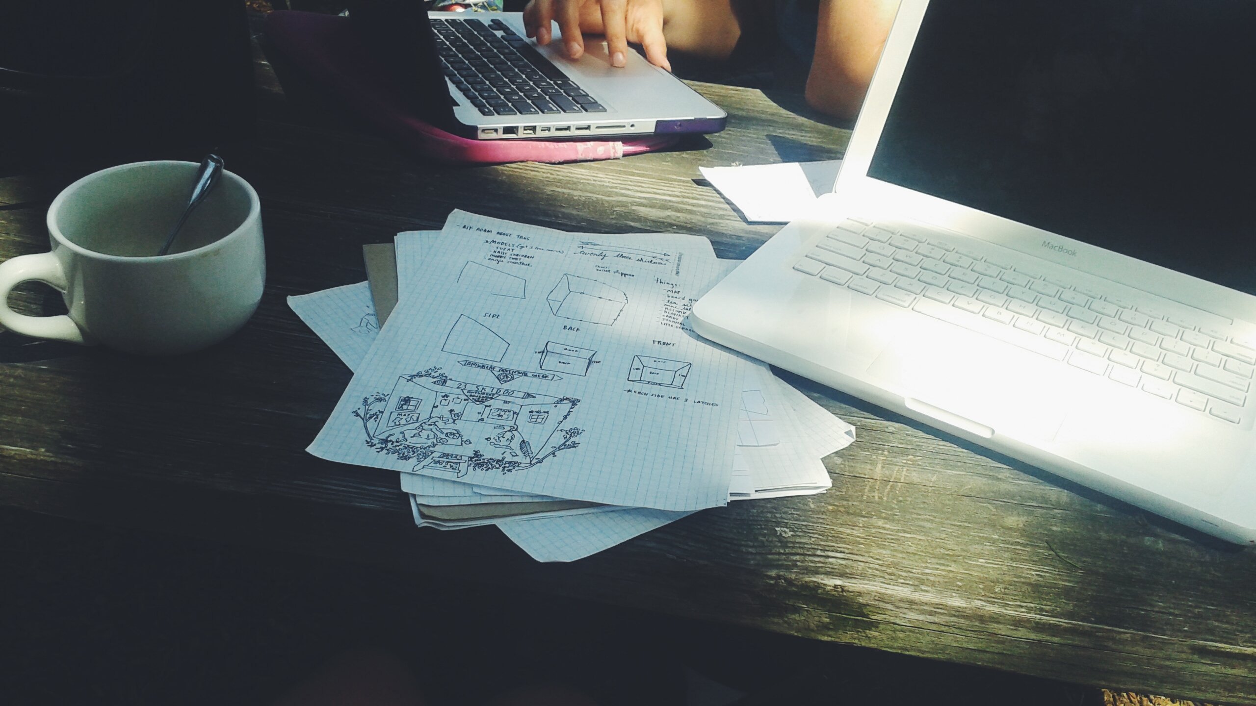Рабочий стол тест. Обои учеба. Бумаги на столе. Эстетика учебы. Обои на ноутбук учеба.
