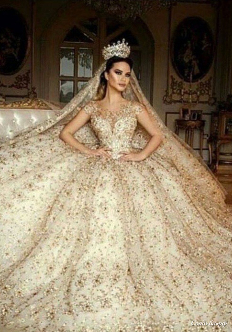 Frida Xhoi Королевские платья