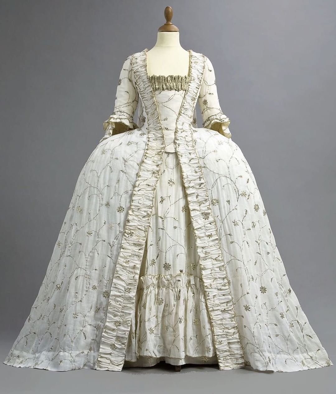 Королевское платье викторианской эпохи