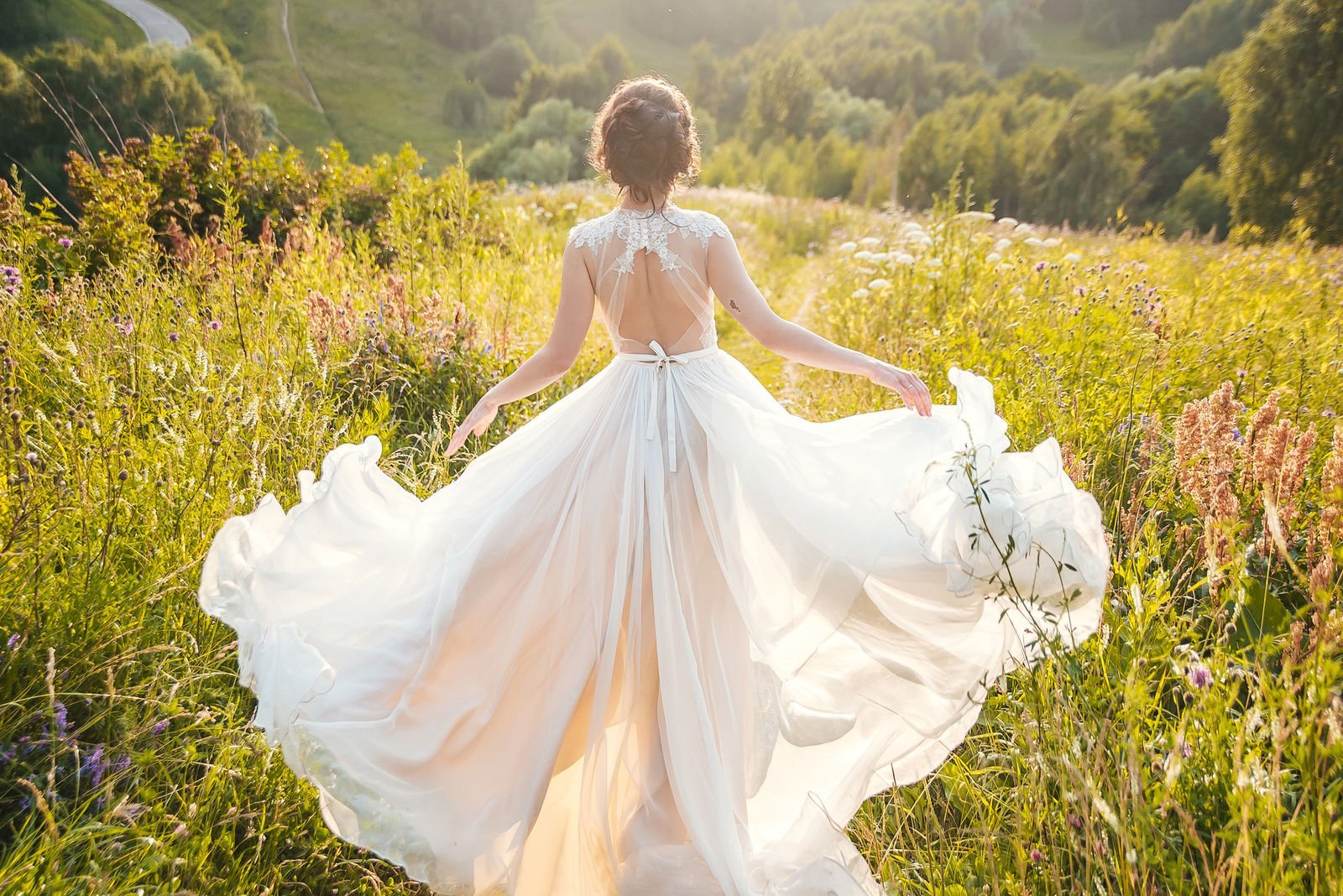 Сонник быть в платье. Свадебные платья. Невеста в пышном платье. Красивые Свадебные платья. Легкое свадебное платье.
