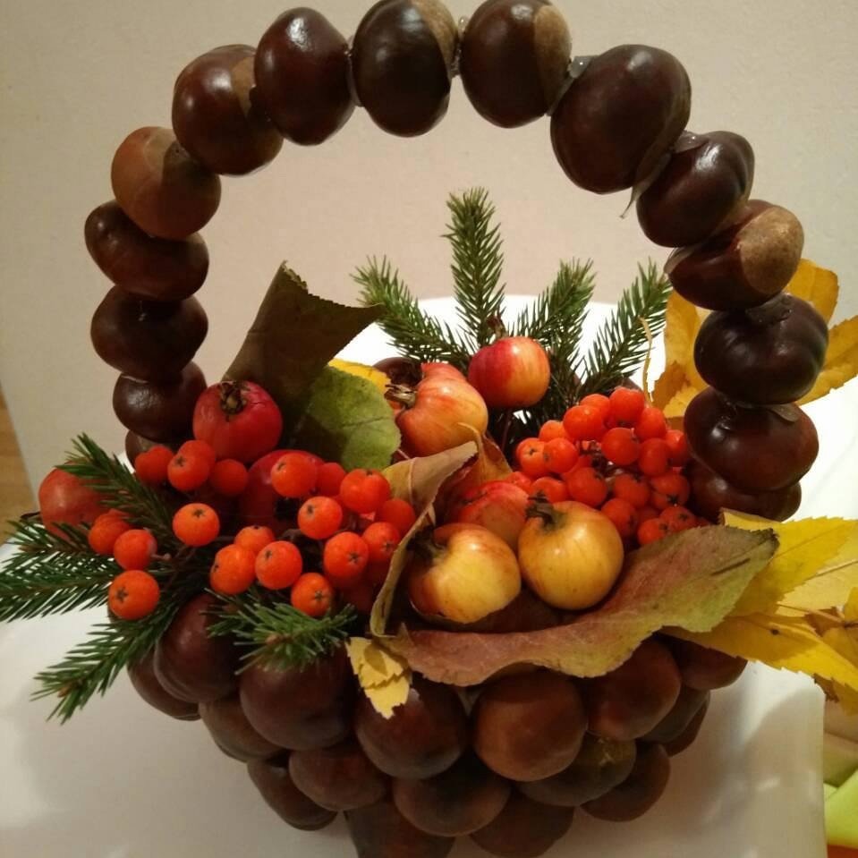 Ежик из каштана и пластилина