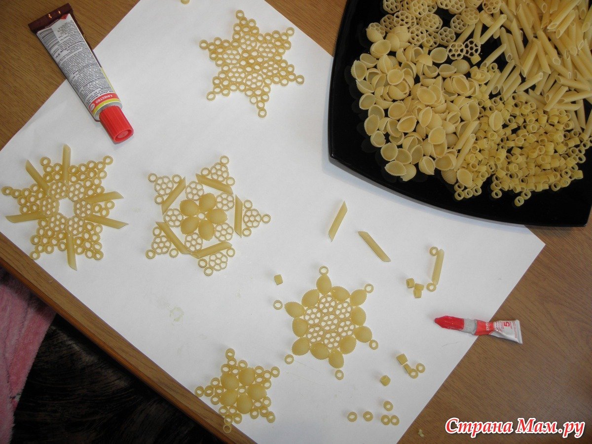 Снежинки из макарон