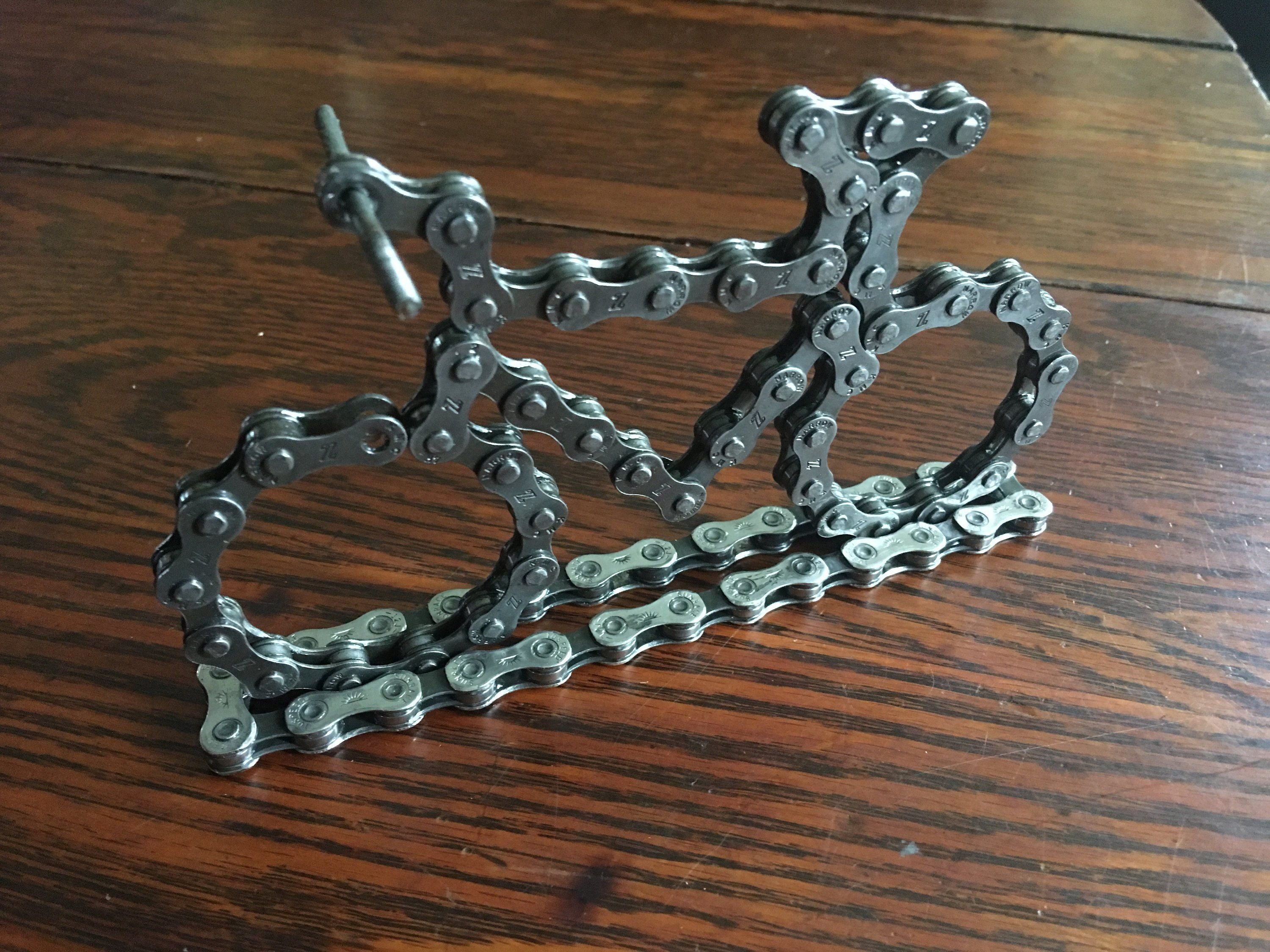 Ящерица из цепи. Изделия из велосипедной цепи. Изделия из металлической цепи. Фигурки из велосипедной цепи. Поделки из металла.