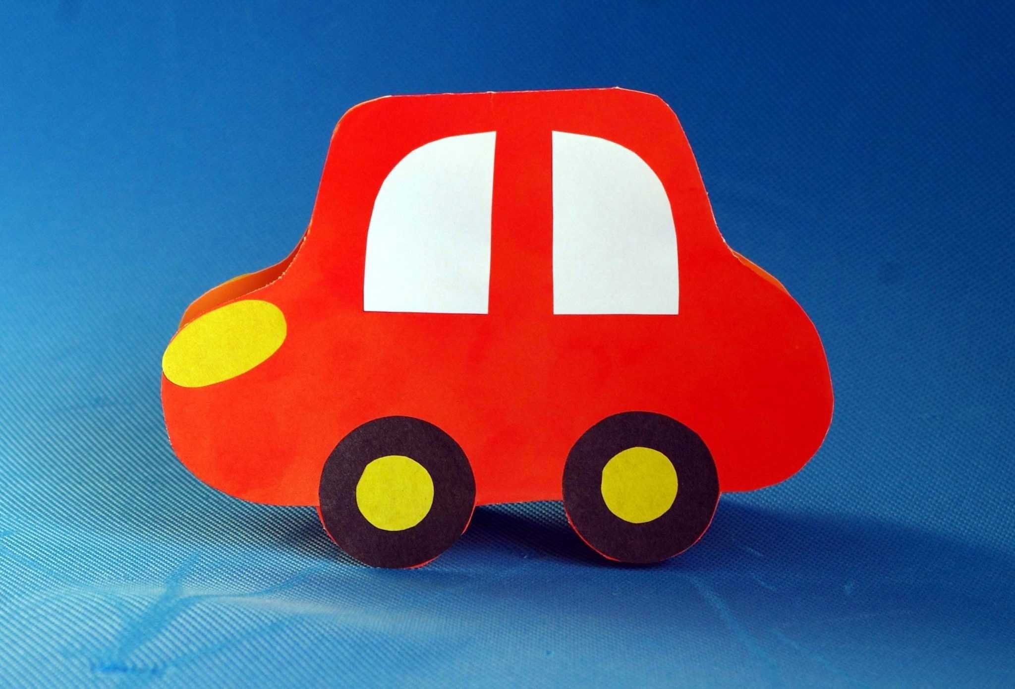 Поделка маленькому мальчику. Машинка из картона для детей. Машинка из цветного картона. Машинка из цветного картона для детей. Машинка (из фетра).