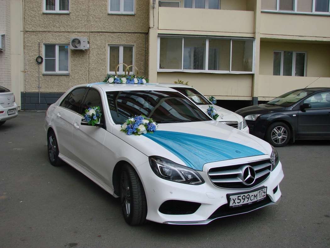 Белый Мерседес в кортеже