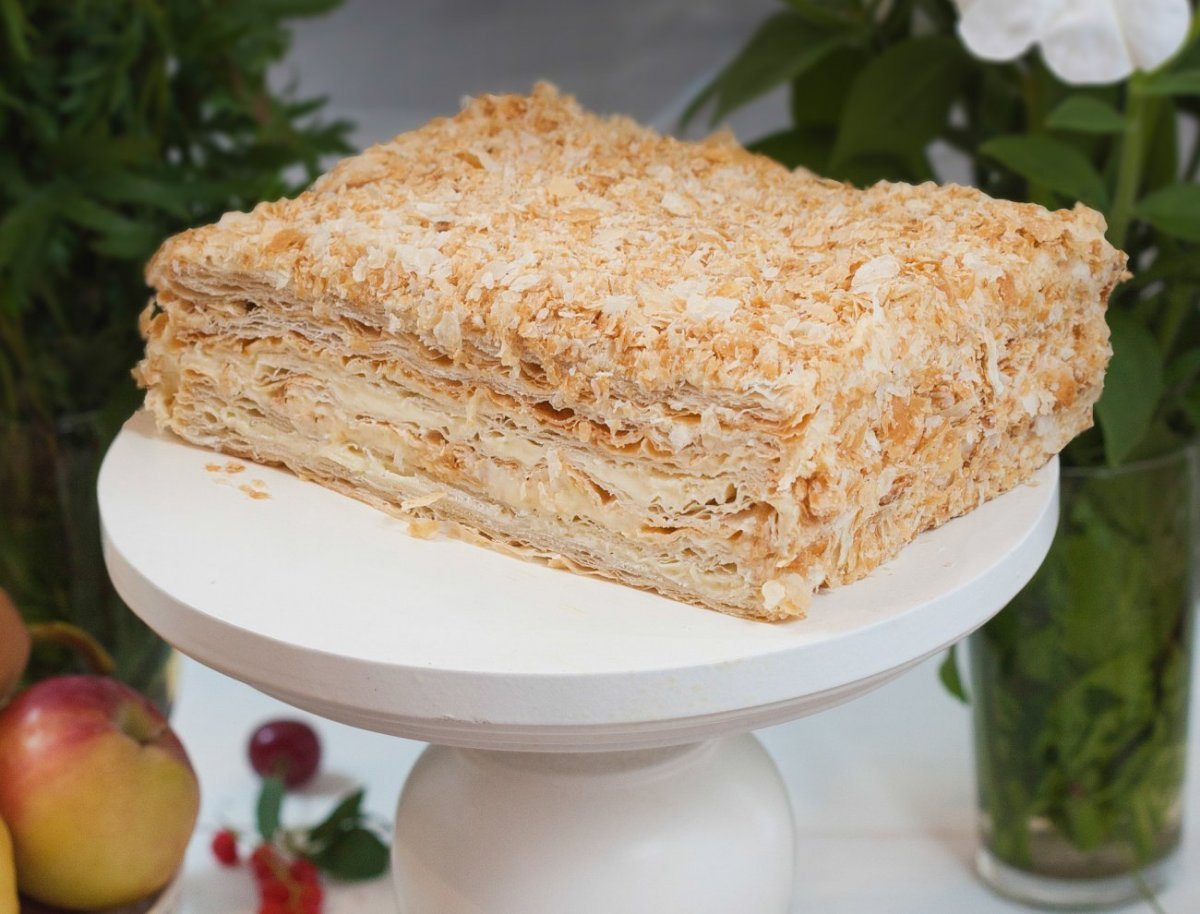 Закусочный Наполеон с рыбными консервами