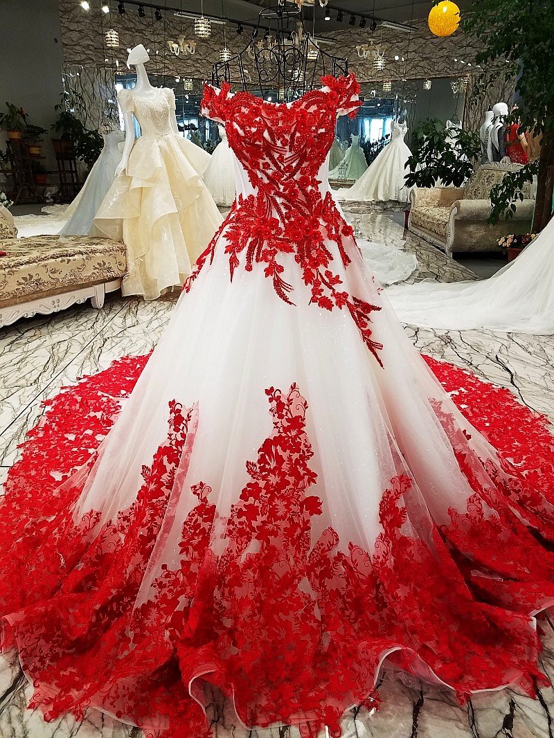 Красный свадебный наряд