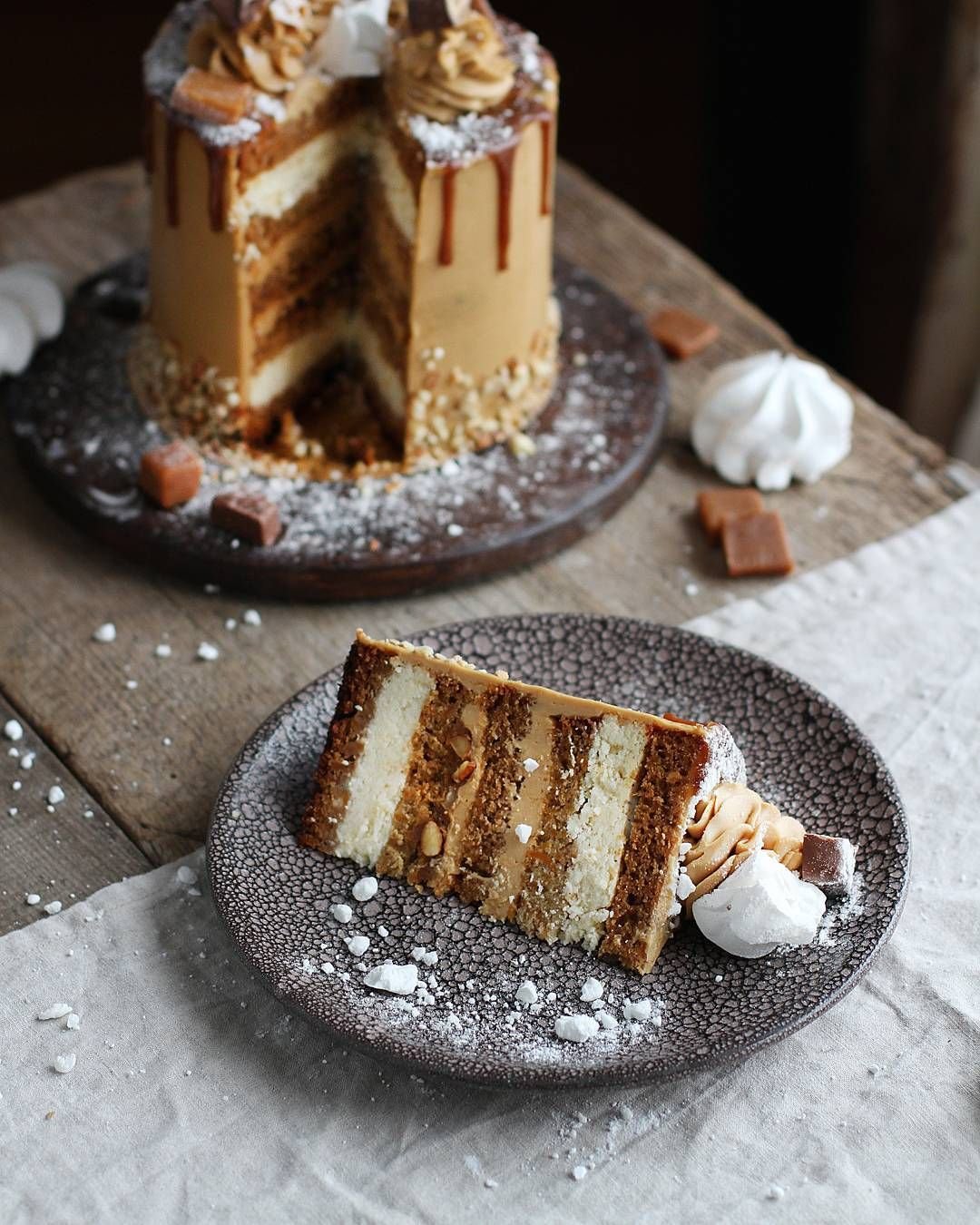Торт с соленой карамелью