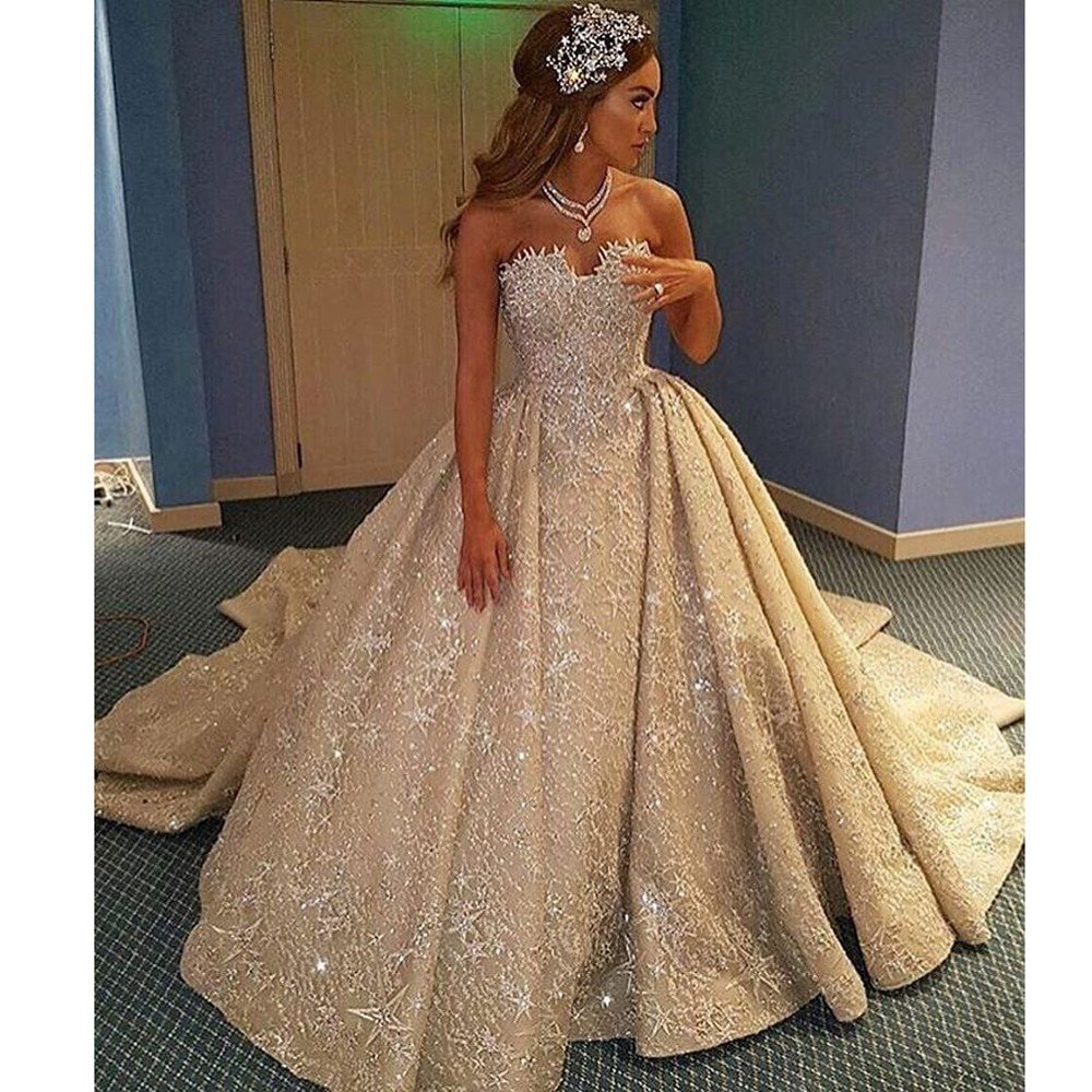 Свадебное платье пышное блестящее