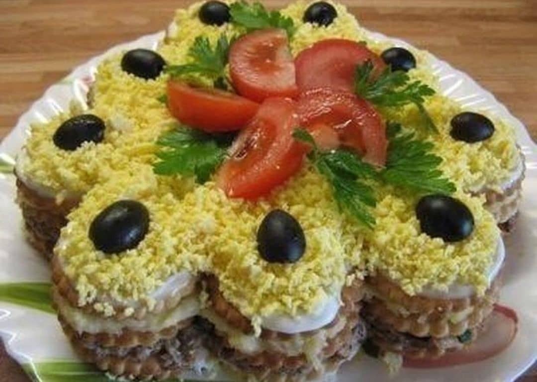 Торт из печенья рыбки с киви без выпечки