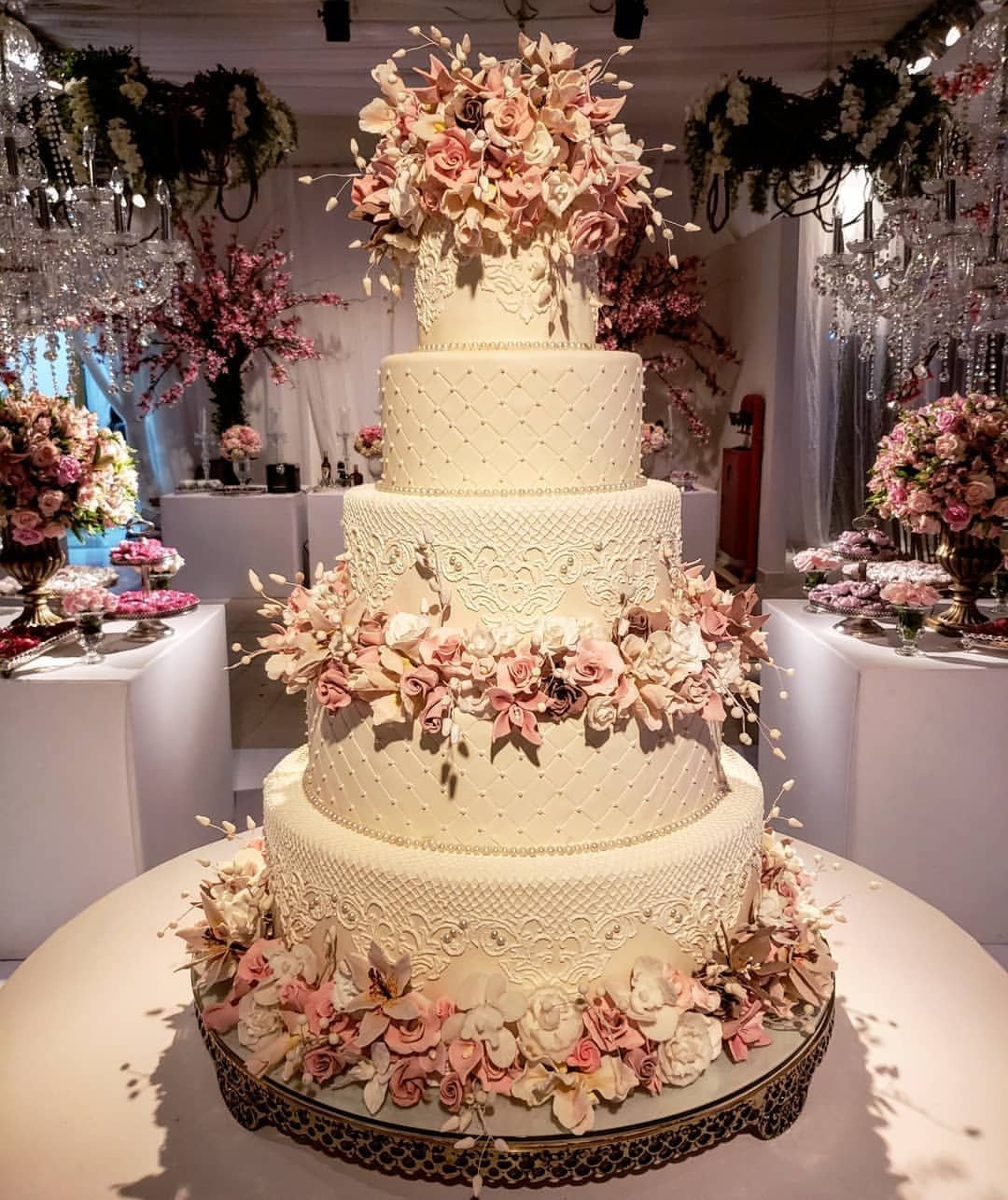 Торт свадебный комбинированный