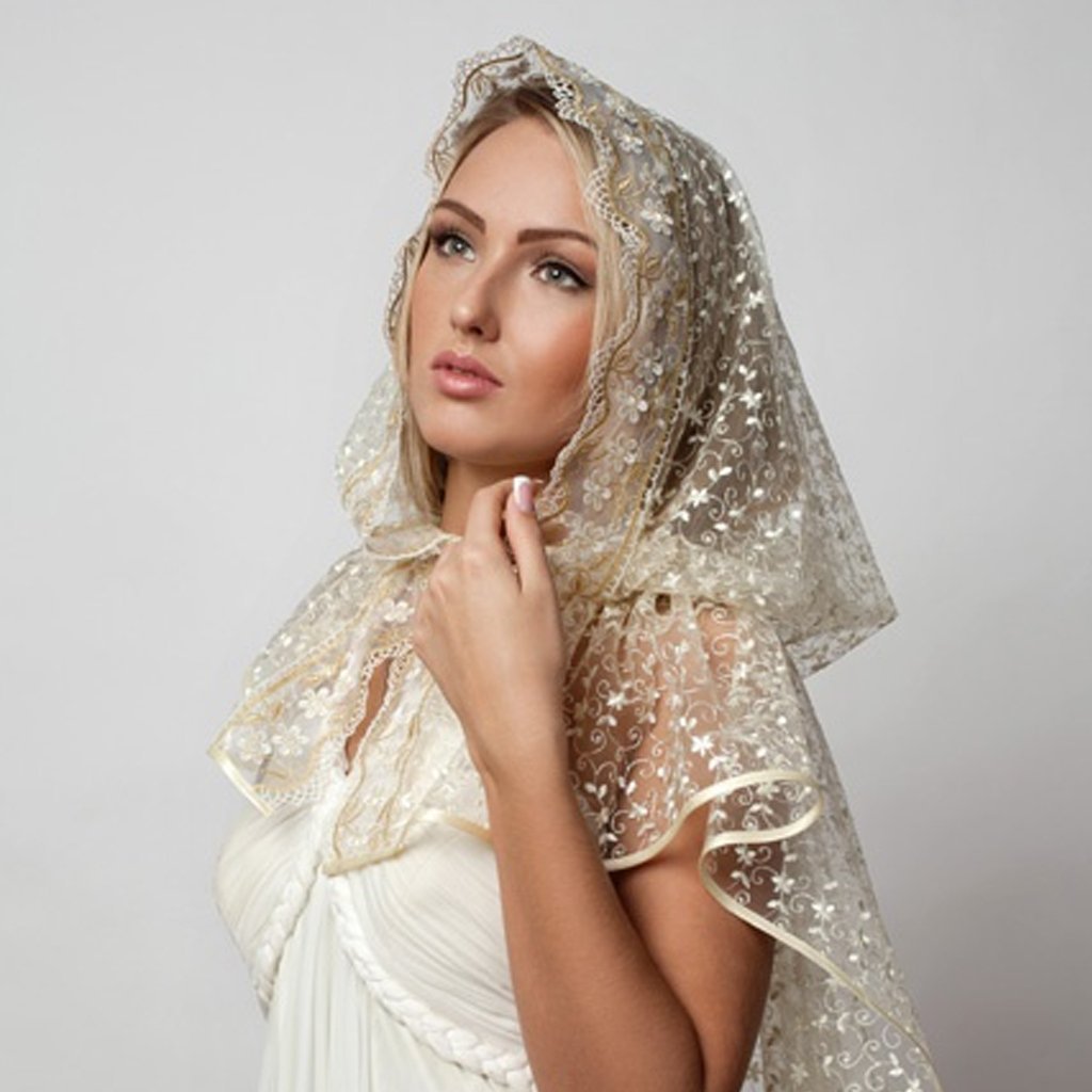 Невеста в хиджабе со спины