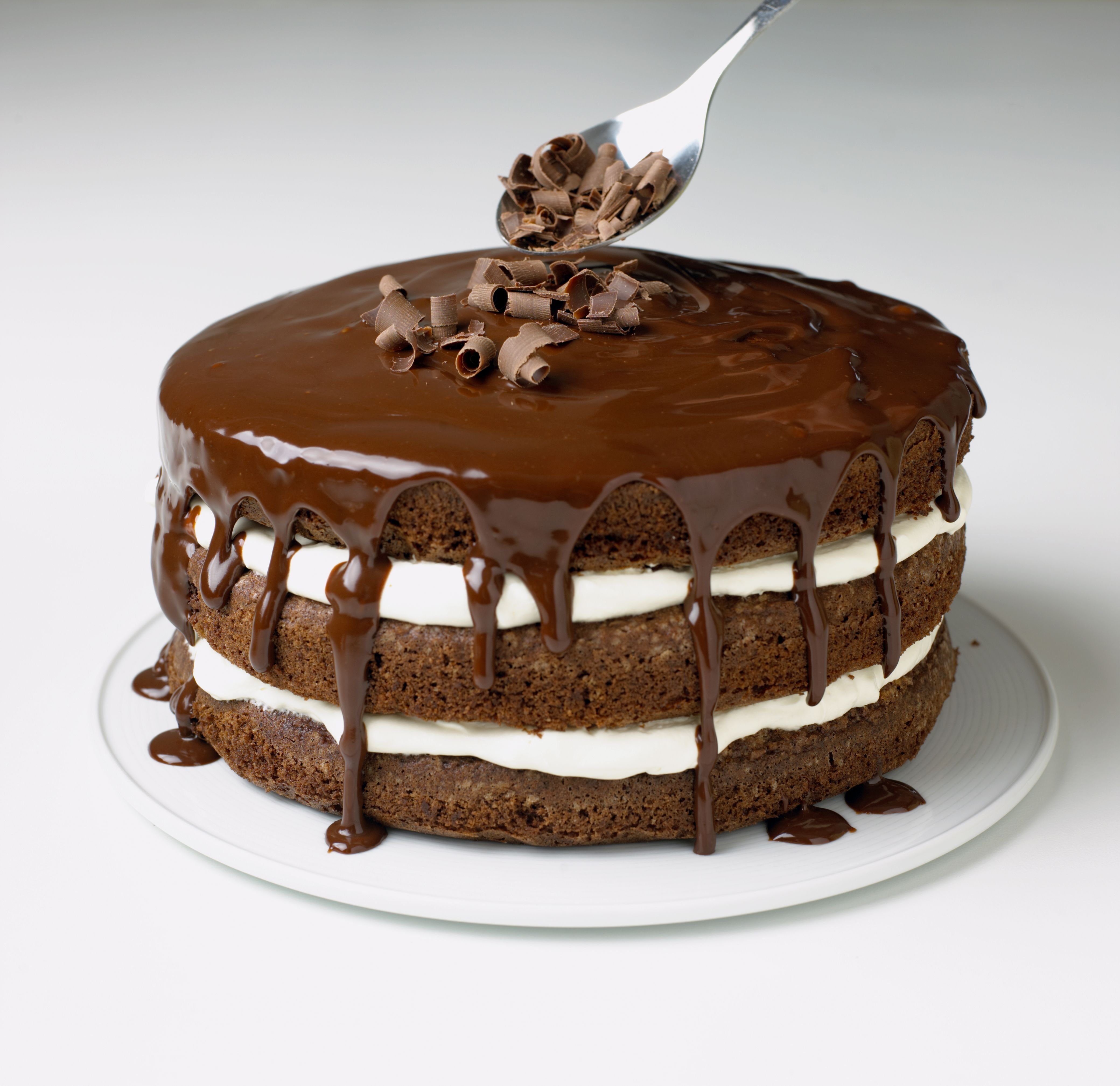 Залить шоколадом. Ганаш для торта. Ганаш для торта шоколадный. Шоколадный торт с шоколадным ганашом. Торт бисквитный шоколадный / Biscuit Chocolate Cake.