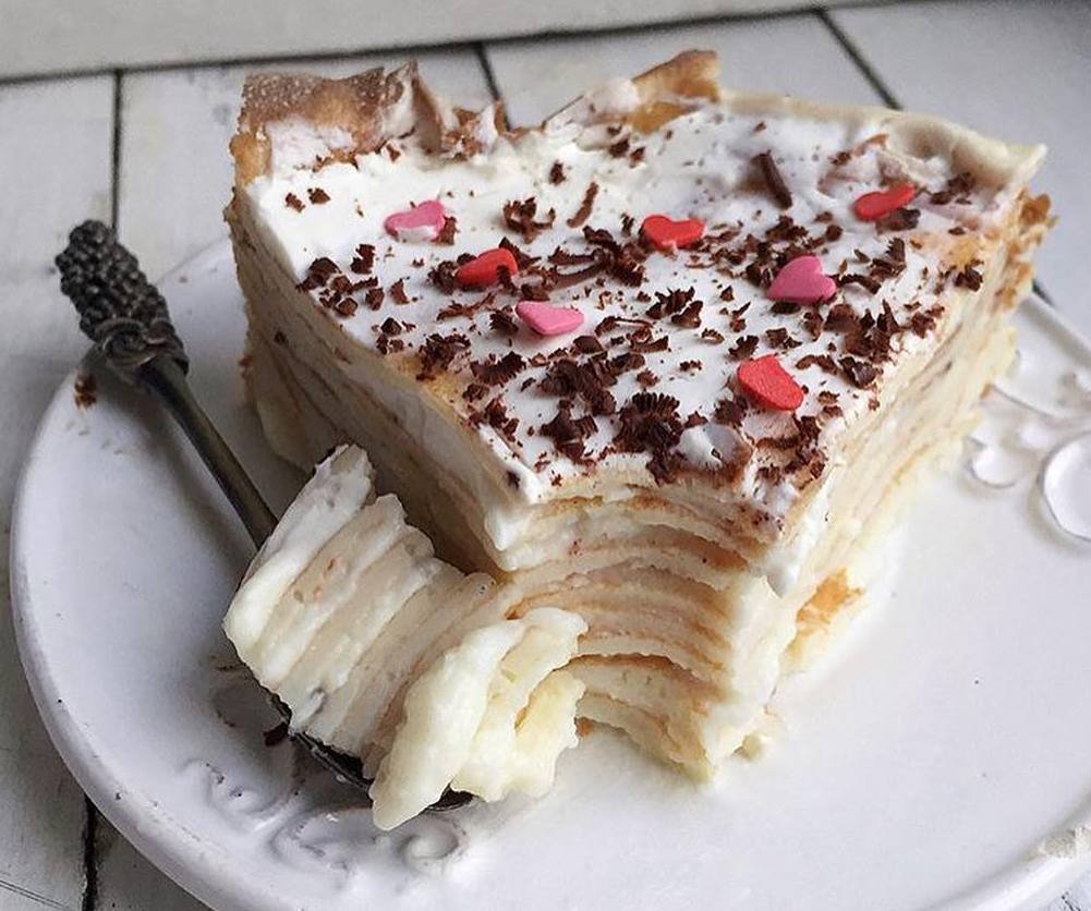 Блинный торт с клубничным джемом