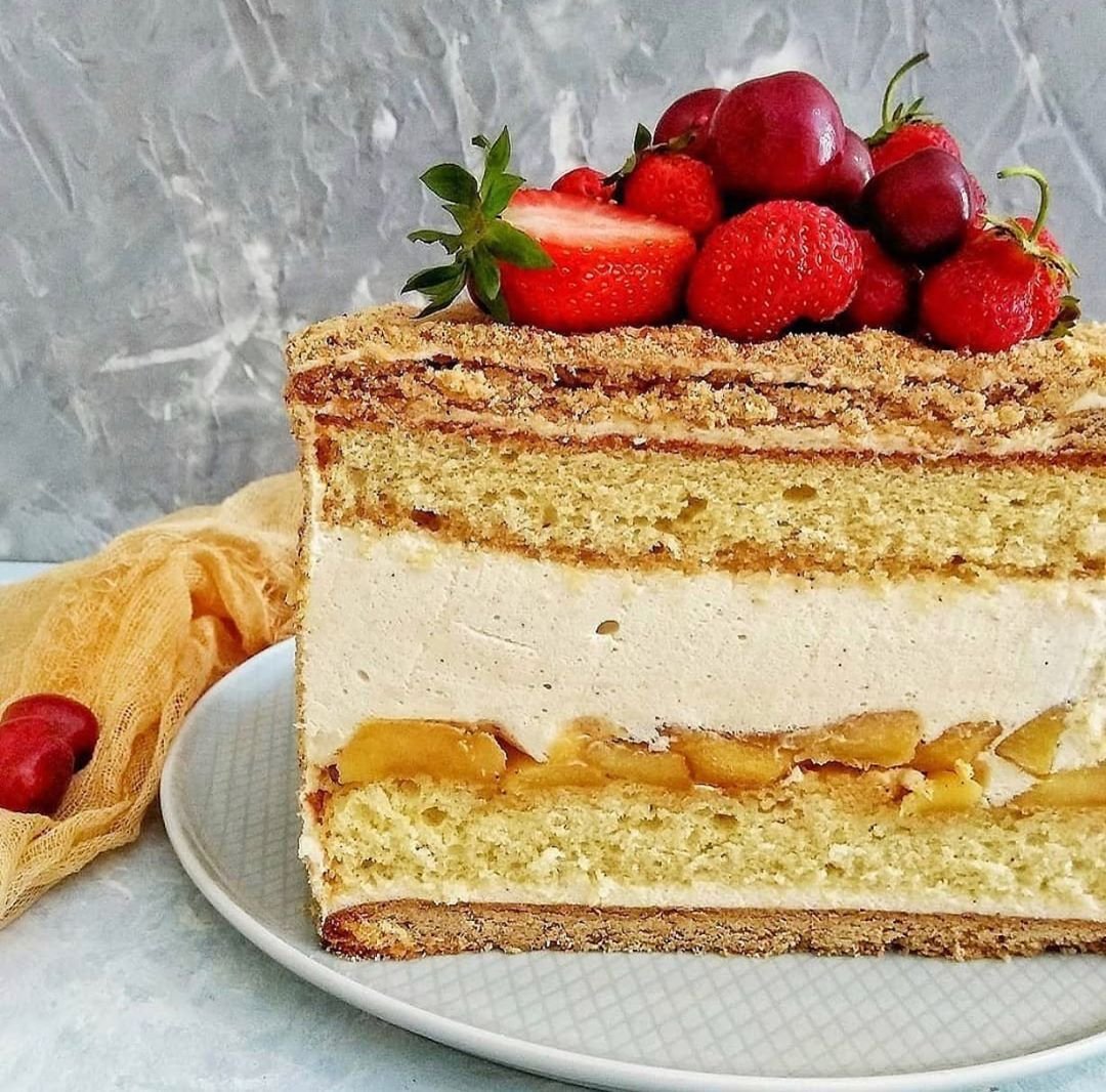 Украшение шарлотки яблоками