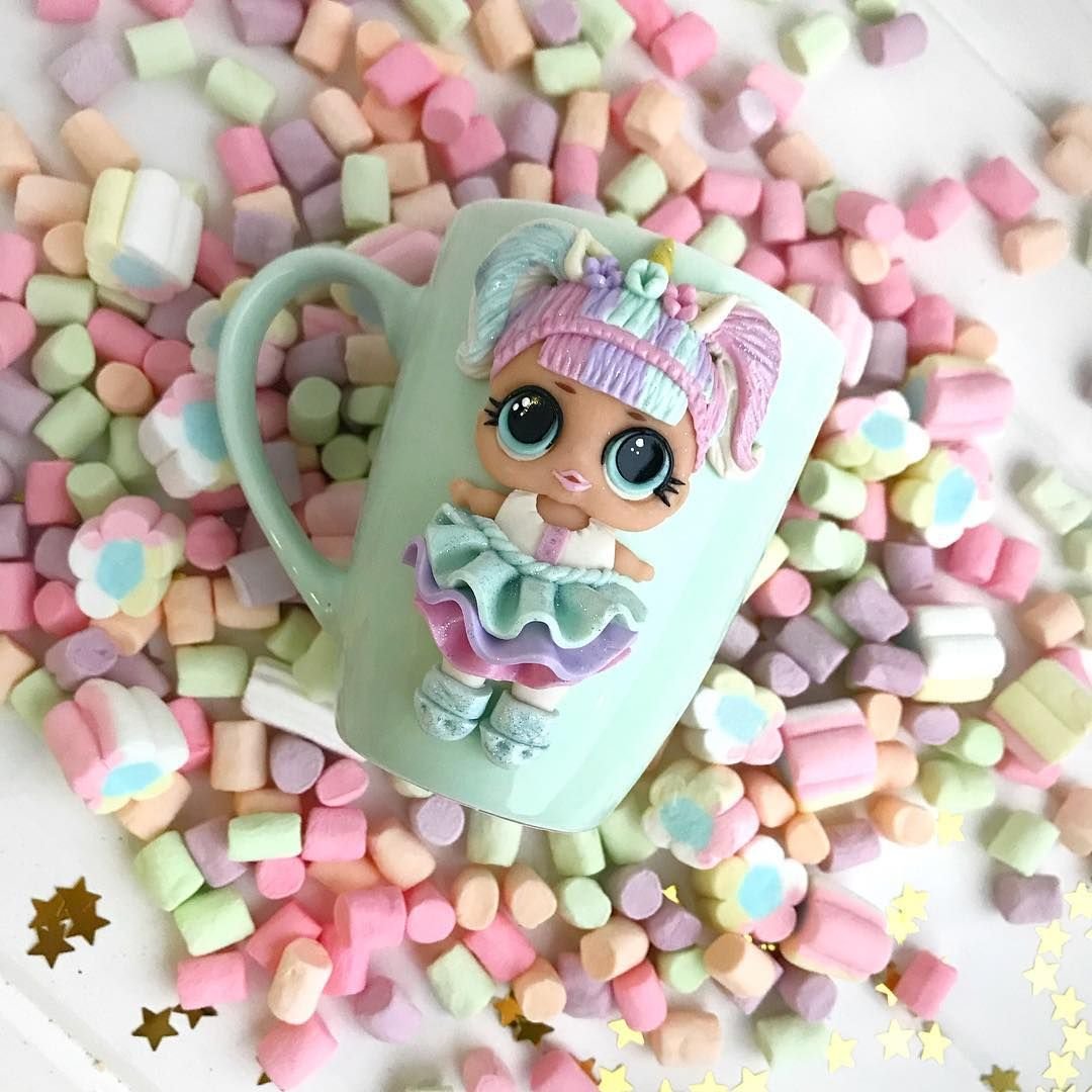 Кружка с куклой ЛОЛ из полимерной глины