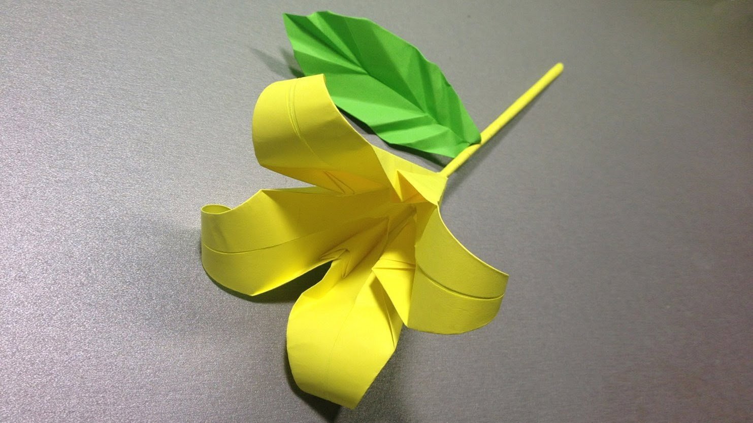 Цветок крокус своими руками оригами. Поделки из бумаги. Оригами цветок. Поделка цветы. Печелка из бумаги.