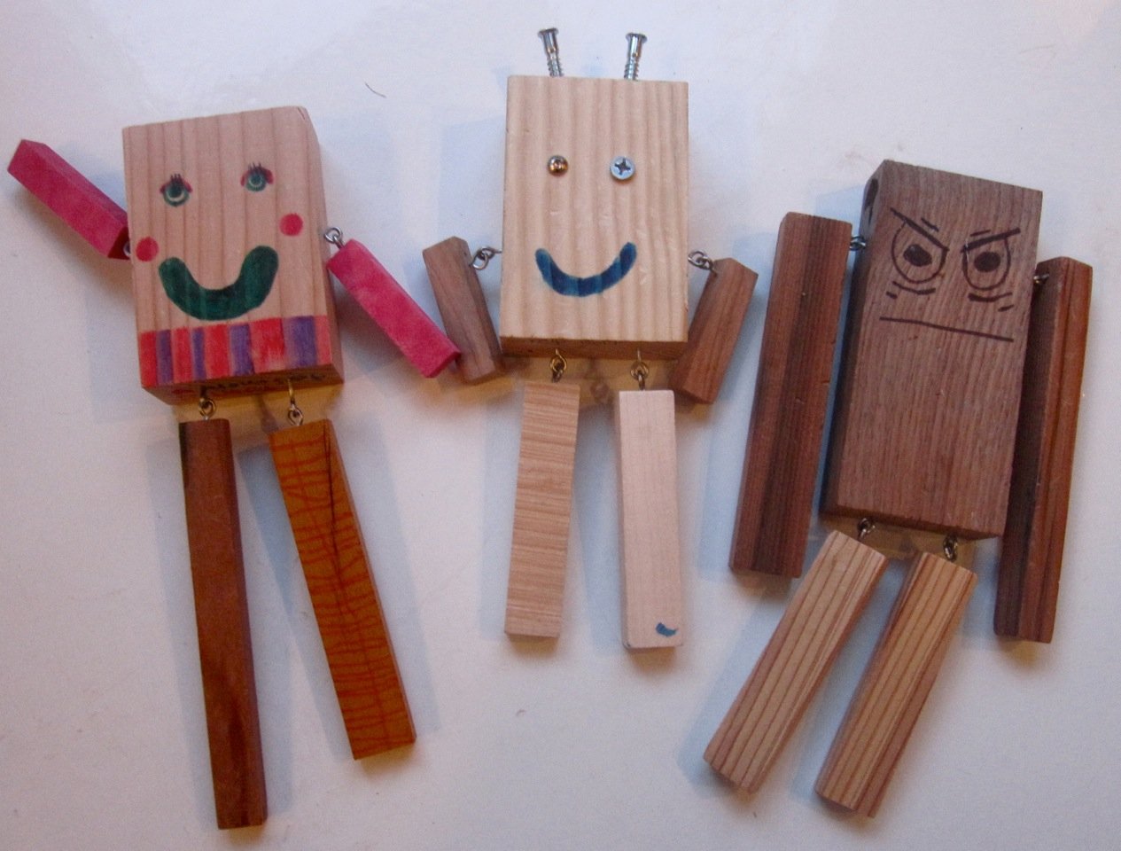 Сделать своими руками из дерева простые. Изделия из дерева для детей. Поделки из дерева не сложные. Легкая поделка из дерева.