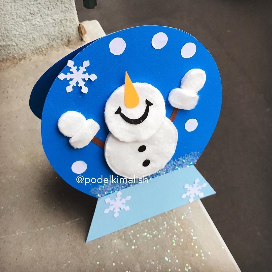 Новогодний венок из пряжи