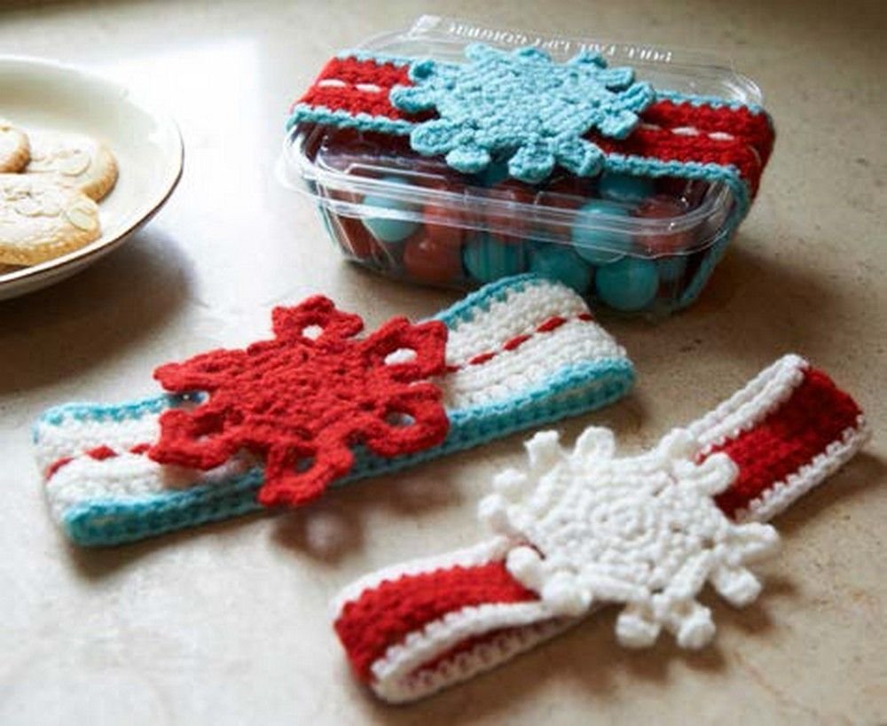 Панно с вязаной игрушкой